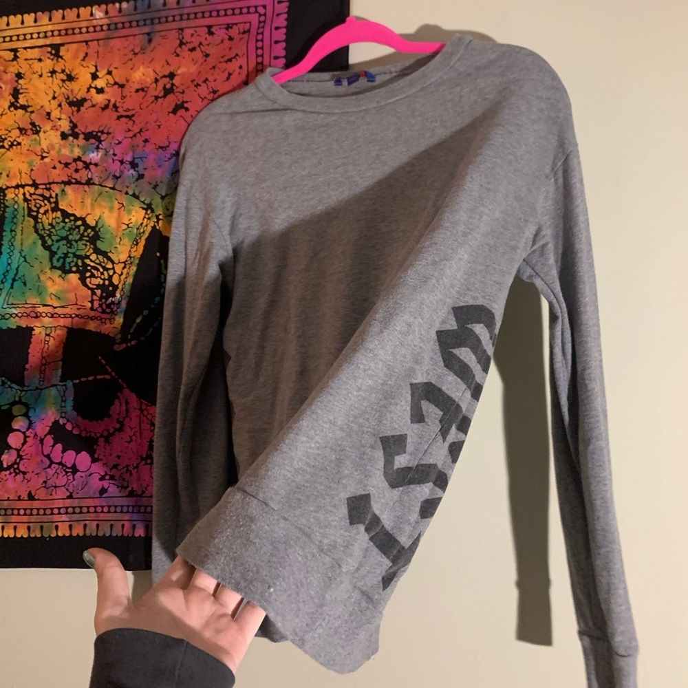 🖤🤍East to West Aeropostale Sweater🖤🤍